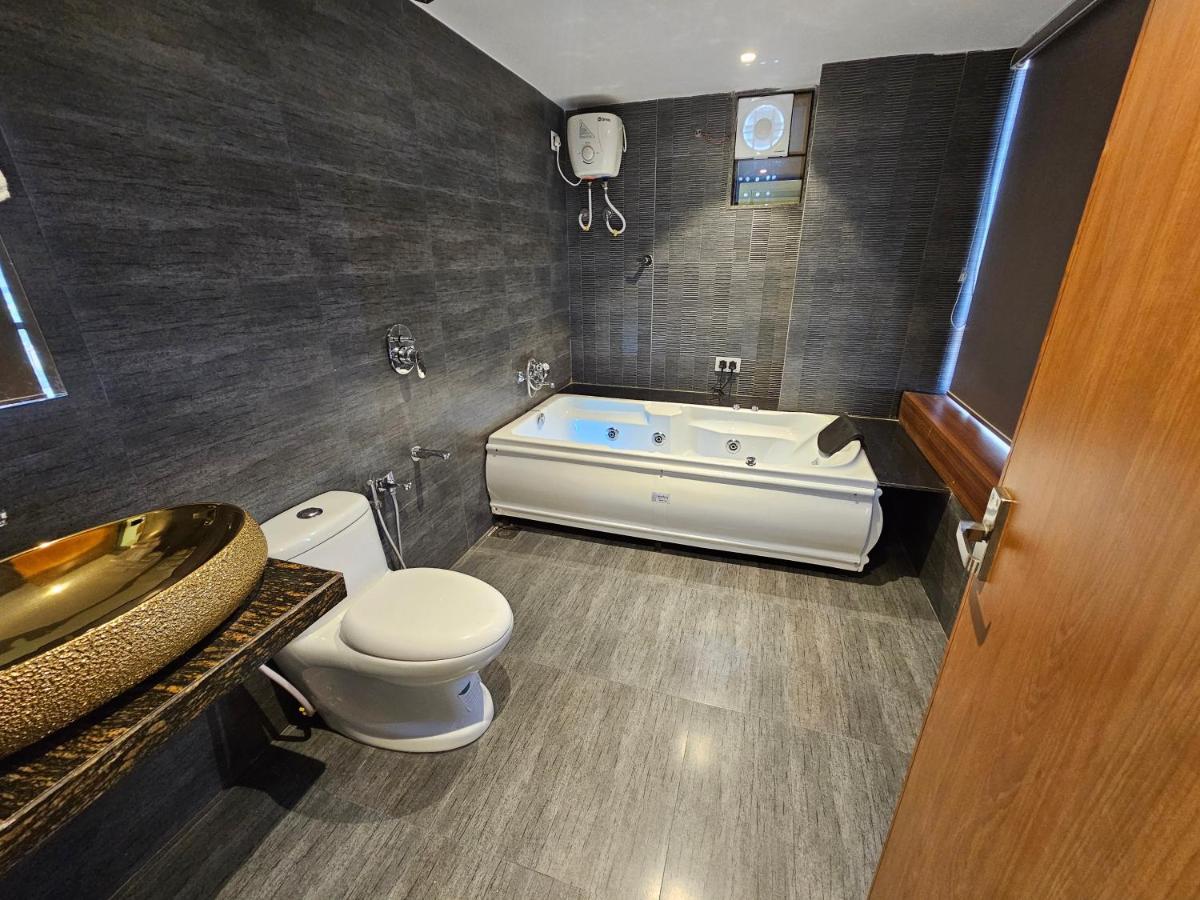 Rds Hotel Ahmadábád Kültér fotó