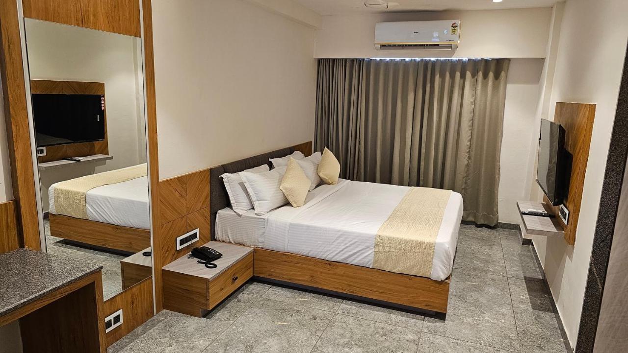 Rds Hotel Ahmadábád Kültér fotó