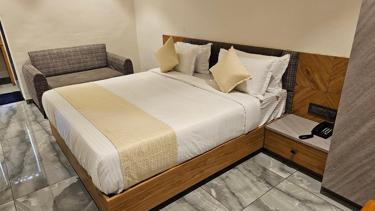 Rds Hotel Ahmadábád Kültér fotó