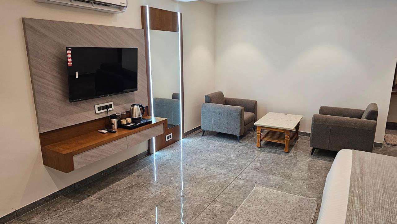 Rds Hotel Ahmadábád Kültér fotó