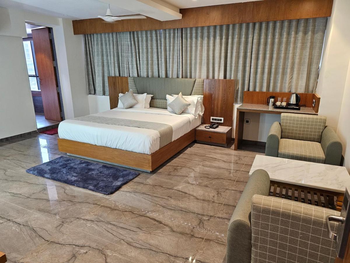Rds Hotel Ahmadábád Kültér fotó