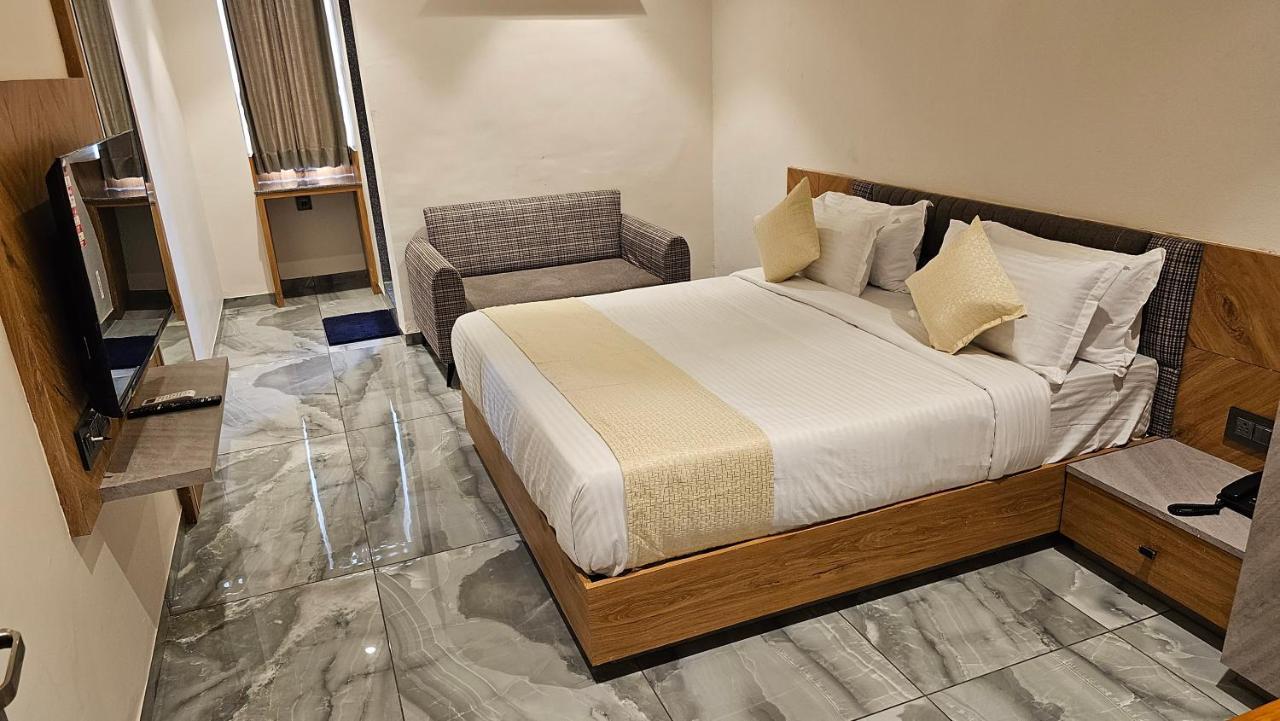 Rds Hotel Ahmadábád Kültér fotó