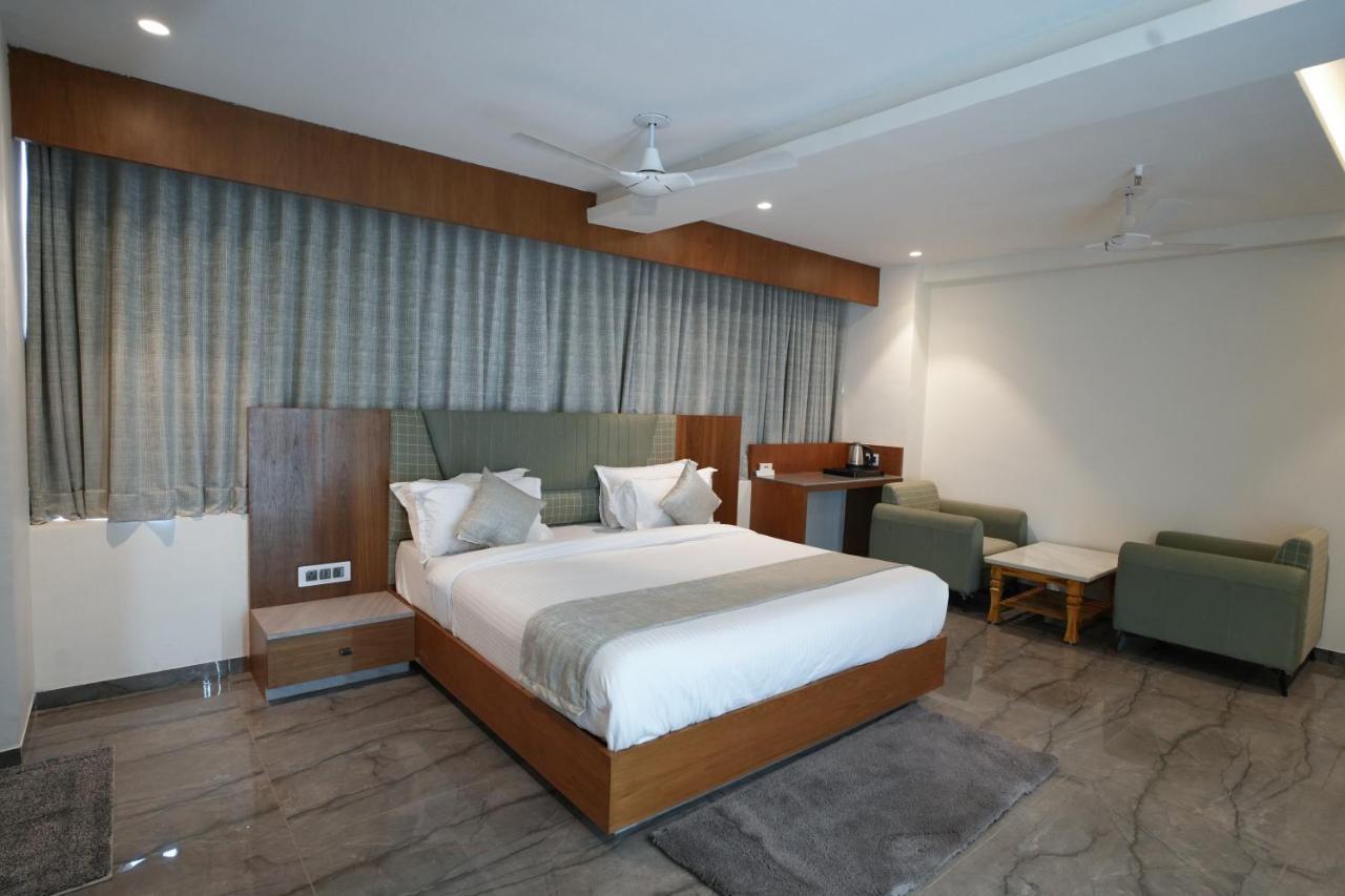 Rds Hotel Ahmadábád Kültér fotó