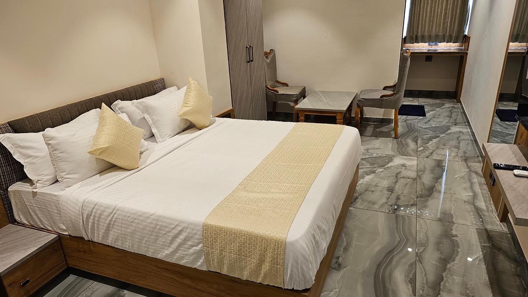 Rds Hotel Ahmadábád Kültér fotó