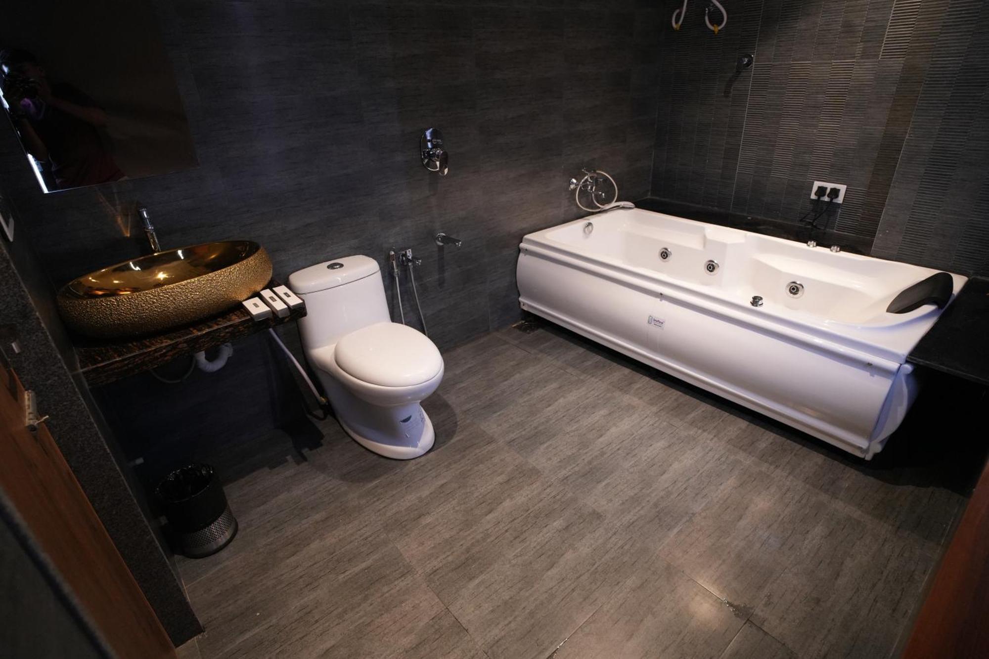 Rds Hotel Ahmadábád Kültér fotó