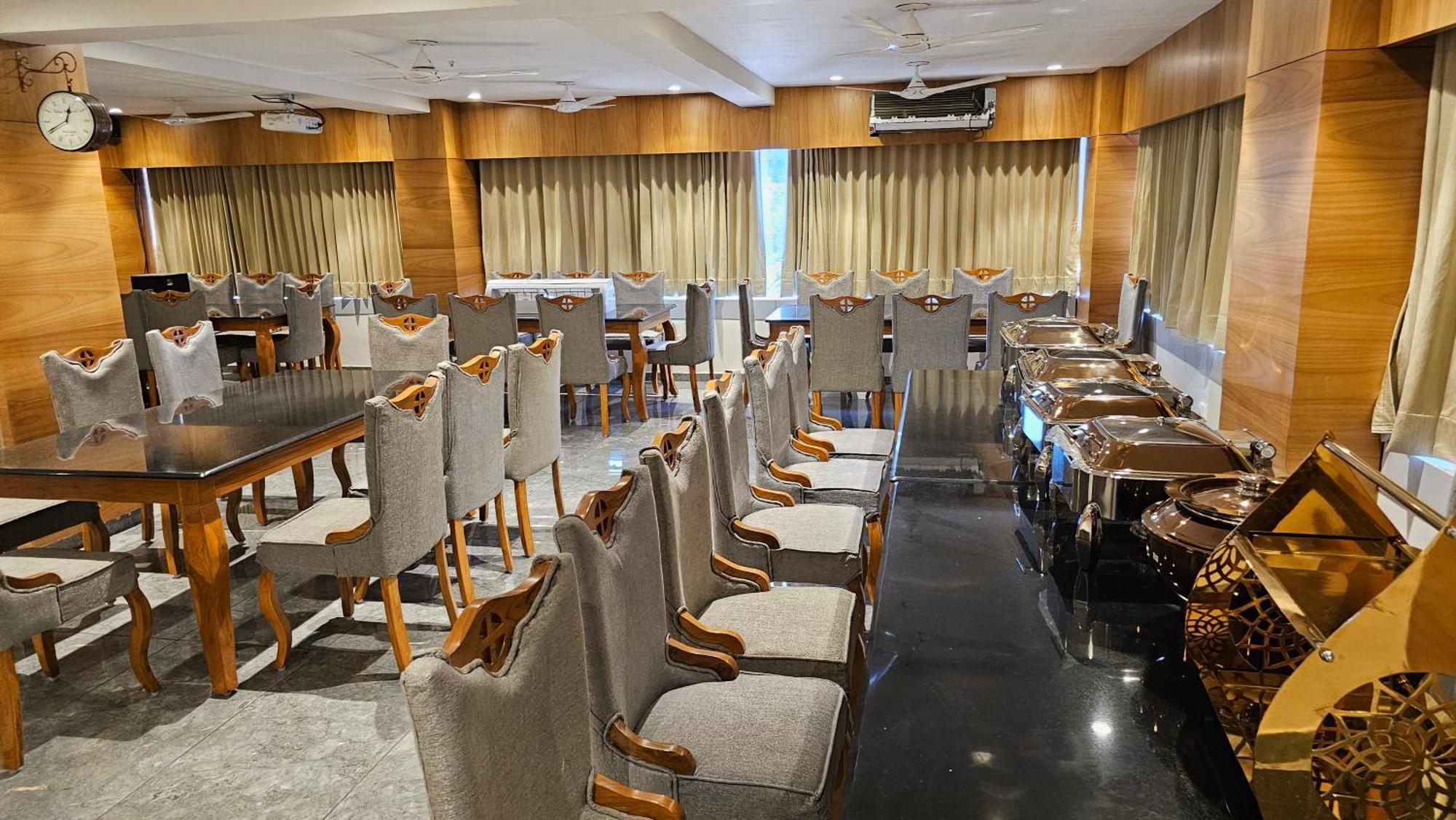 Rds Hotel Ahmadábád Kültér fotó