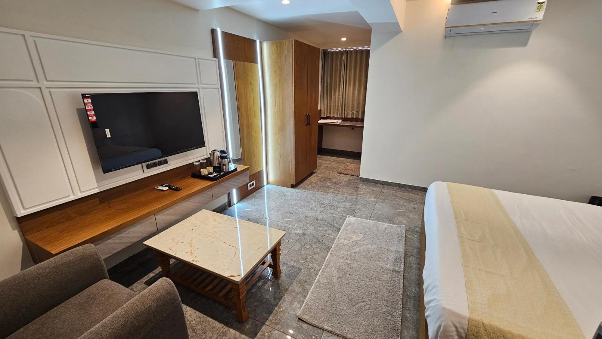 Rds Hotel Ahmadábád Kültér fotó