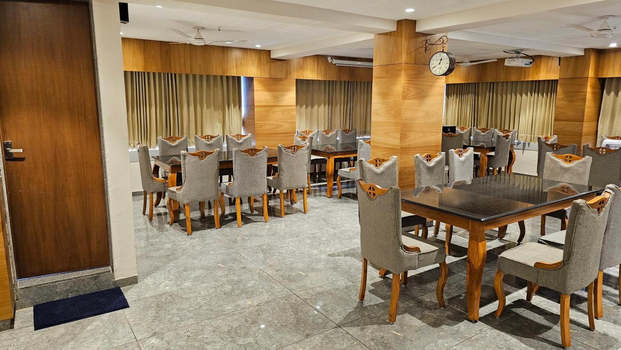 Rds Hotel Ahmadábád Kültér fotó