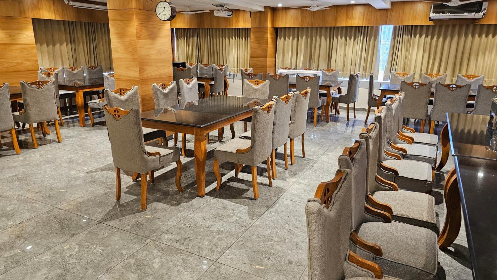 Rds Hotel Ahmadábád Kültér fotó